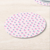 Seamless Strawberry Pattern – Pastel Pink Cute ラウンドペーパーコースター (アングル)