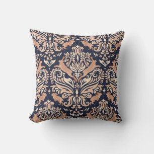 Seamless symmetrical pattern in the Damask style. クッション