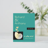 Seashellとハート、ビーチ結婚式日付の保存 案内ポストカード (スタンド正面)