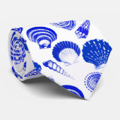 Seashells – 白い背景にコバルトブルー ネクタイ (ロール)
