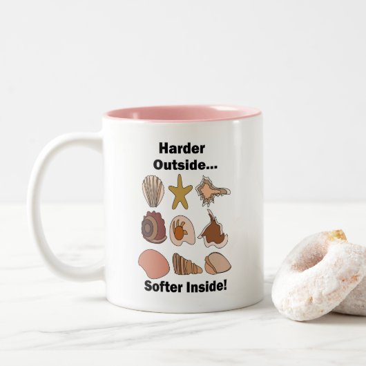 Seashells Hard Outside Soft Inside Attitude Quote ツートーンマグカップ (ドーナツ)