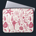 Seashells in Viva Magenta- Color of the Year 2023 ラップトップスリーブ<br><div class="desc">Hand-drawn vector pattern with sea shells</div>