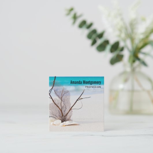 Seashells on a Sandyのビーチ写真 スクエア名刺 (スタンド正面)