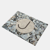 Seaside Shells Initial Welcome ドアマット (アングル)