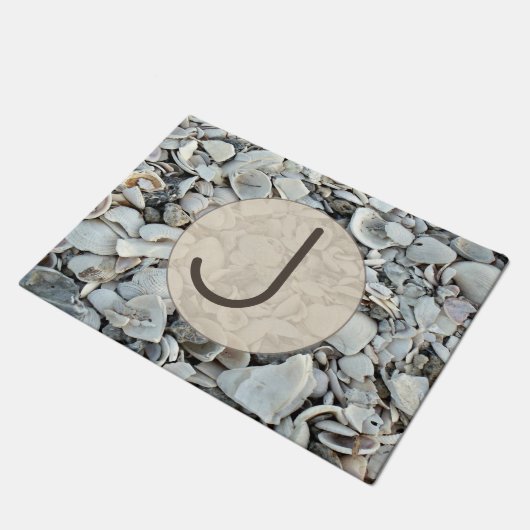 Seaside Shells Initial Welcome ドアマット (アングル)