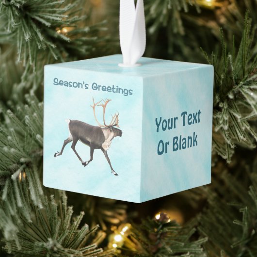 Season's Greetings - Caribou （トナカイ） On Snow キューブオーナメント (ツリー)