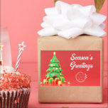 Season's Greetings Christmas 企業の Logo 長方形シール<br><div class="desc">季節の挨拶クリスマスモダンの休日のロ企業のゴのシールは、赤い背景に贈り物を持つフェスティバルクリスマスツリーを特徴とする。お使いのパーソナライズされた文字を使うカスタムか、手書きのスクリプトのタイポグラフィで書は「季節の挨拶モダン」のを使用し、休日のパーティー、クリスマスの好意、スタッフのスワッグ、または顧客のギフトのためにあなたのビジネスのロゴを追加する。提供されている文字ボックスで文字を編集する。©Evco Holidays www.zazzle.com/store/evcoholidaysのデザイン</div>