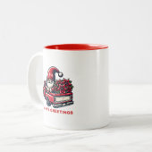 Season's Greetings Poinsettia Gnome In Red Truck ツートーンマグカップ (正面左)