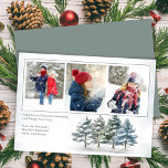 Season's Greetings Woodland Photo Collage シーズンカード<br><div class="desc">このデザインは、季節のグリーティング数々の・クリスマスホリデー写真のコラージュカードエレガント、葉、植物冬、1つの写真テンプレート、ウッドランドパインの木、の緑の森、水色の青と緑のスタイル、素朴な国のテーマ、クリスマスの休日の書道のスクリプトのグリーティングカードを備えている。</div>