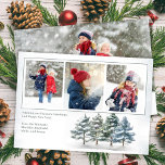 Season's Greetings Woodland Photo Collage シーズンカード<br><div class="desc">このデザインは、季節のグリーティング数々の・クリスマスホリデー写真のコラージュカードエレガント、葉、植物冬、1つの写真テンプレート、ウッドランドパインの木、の緑の森、水色の青と緑のスタイル、素朴な国のテーマ、クリスマスの休日の書道のスクリプトのグリーティングカードを備えている。</div>