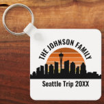 Seattle Skyline Sunset Custom Family Vacation キーホルダー<br><div class="desc">Cool customized Seattle trip keychain featuring the city skyline at sunset. A silhouette of the city buildings in Washington,  including the space needle above your personalized text for your family vacation.</div>