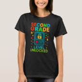 Second Grade Level Unlocked Gamer Ck To School Con Tシャツ (正面)