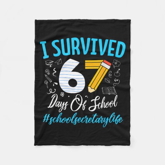 Secretary Survived 67 Days Of School Humor Design フリースブランケット (正面)
