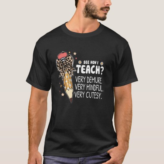 See How I Teach Teacher Appreciation Demure Mindfu Tシャツ (正面)