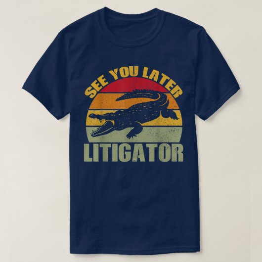 See You Later Litigator Cute Alligator Funny Lawye Tシャツ (デザイン正面)