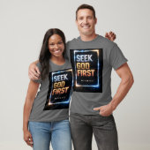 Seek God First – Cosmic Glow T-Shirt (Matthew 6:33 Tシャツ (ユニセックス)