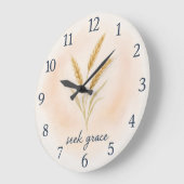 Seek Grace – Watercolour Wheat Serenity Clock ラージ壁時計 (傾斜)