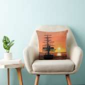 Segelschiff bei Sonnenaufgang  Kissen クッション (椅子)
