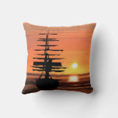 Segelschiff bei Sonnenaufgang  Kissen クッション (裏面)