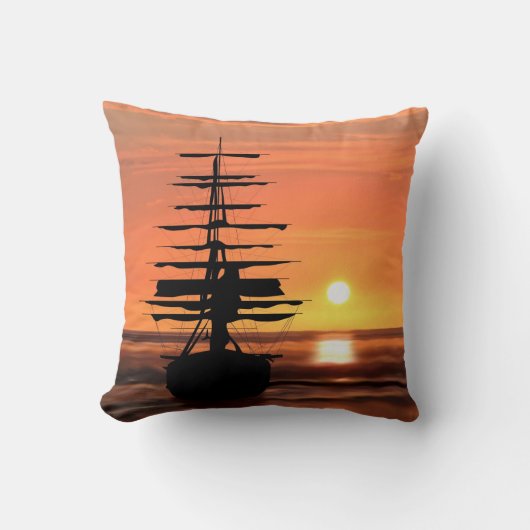 Segelschiff bei Sonnenaufgang  Kissen クッション (正面)