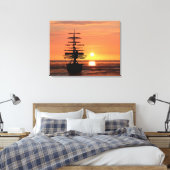 Segelschiff bei Sonnenuntergang Leinwand キャンバスプリント (インサイチュ (寝室))