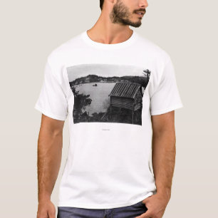 Seldovia、水からのアラスカの眺め Tシャツ
