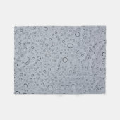 Selective focus photography of water droplets フリースブランケット (正面(横))