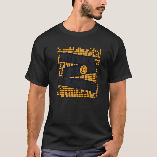Self made Bitcoin Millionaire Blockchain Crypto Bi Tシャツ (正面)