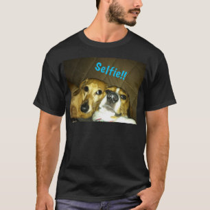 selfieを取っているダックスフントおよびビーグル犬 tシャツ