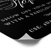 Selfie Stationエレガントホワイトスクリプトスマイルハッシュタグ ポスター (角)