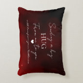 Sending a Big Hug – Personalized Love Message アクセントクッション (正面(垂直))