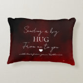 Sending a Big Hug – Personalized Love Message アクセントクッション (裏面)