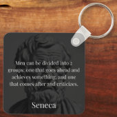 Senecaの部門:doersと批評家 キーホルダー (裏面)