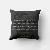 Senecaの部門：doersと批評家 クッション (裏面)