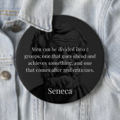 Senecaの部門：doersと批評家 缶バッジ (インサイチュ)