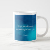 Seneca：前方に焦点を当て、過去につまずかない ジャンボコーヒーマグカップ (右)