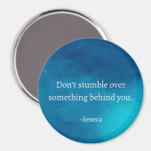 Seneca：前方に焦点を当て、過去につまずかない マグネット (正面/裏面)