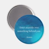 Seneca：前方に焦点を当て、過去につまずかない マグネット (正面/裏面)