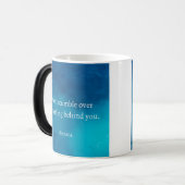 Seneca：前方に焦点を当て、過去につまずかない モーフィングマグカップ (正面左)