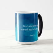 Seneca:前方に焦点を当て、過去につまずかない モーフィングマグカップ (正面右)