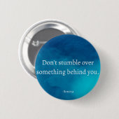 Seneca：前方に焦点を当て、過去につまずかない 缶バッジ (正面&裏面)