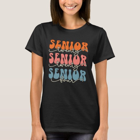 Senior 2024 Class Of 24 Retro Groovy Graduation Co Tシャツ (正面)