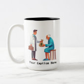 Senior Citizen Paying Off Medical Debt ツートーンマグカップ (左)