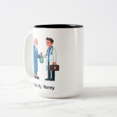 Senior Citizen Paying Off Medical Debt ツートーンマグカップ (正面左)