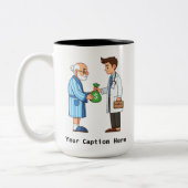Senior Citizen Paying Off Medical Debt ツートーンマグカップ (左)