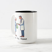 Senior Citizen Paying Off Medical Debt ツートーンマグカップ (正面左)