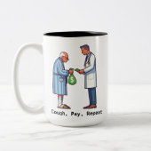 Senior Citizen Paying Off Medical Debt ツートーンマグカップ (左)