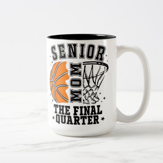 Senior Mom Class of 2026 Basketball The Final Quar ツートーンマグカップ (右)