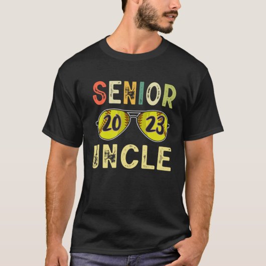 Senior Uncle 2023 Uncle Proud Softball Senior Grad Tシャツ (正面)