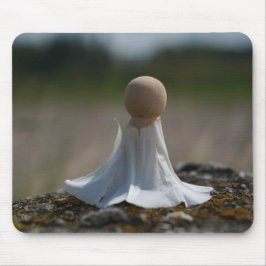 Sensueel gehuld poppetje in een bloemen jurkje. マウスパッド